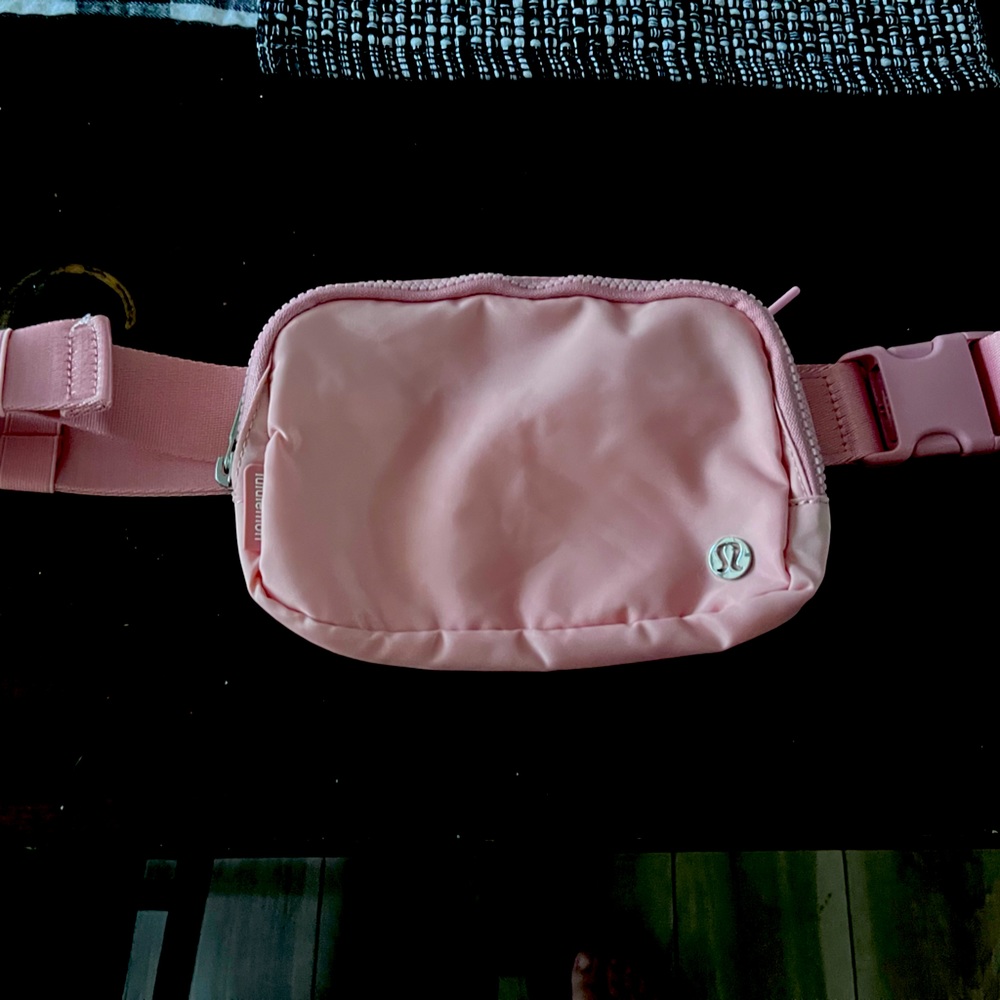NWOT LULULEMON everywhere belt bag.
